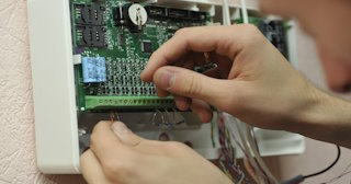 Монтаж аварийных сигнализаций от 3109 руб. в лесном